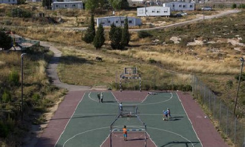 עמונה. הימין: "מסך עשן" [צילום: עודד בלילטי/AP]