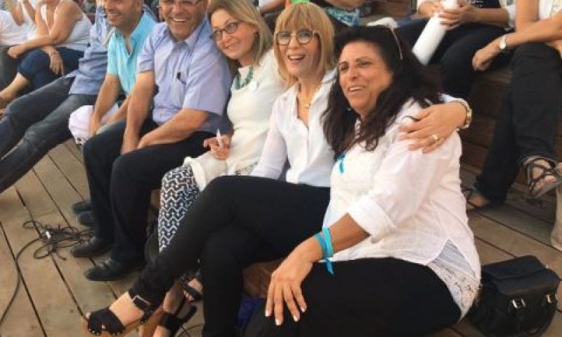 איוב קרא עם ידידות [צילום: נשים עושות שלום]