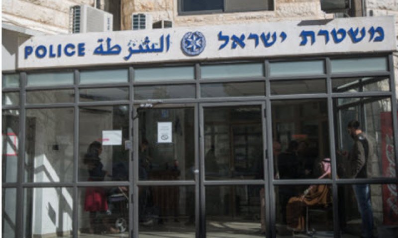 הפחדה באמצעות כלב [צילום: הדס פרוש/פלאש 90]