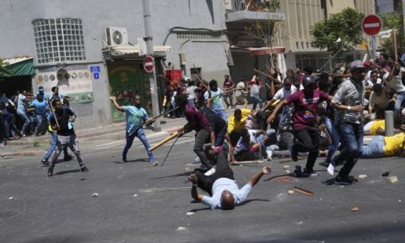 הפגנה אלימה מצד אריתראים בתל אביב [צילום: אוהד צוויגנברג/AP]