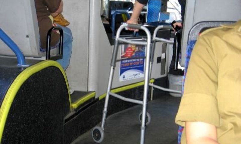 נכה בתחבורה הציבורית [צילום: עידן יוסף]