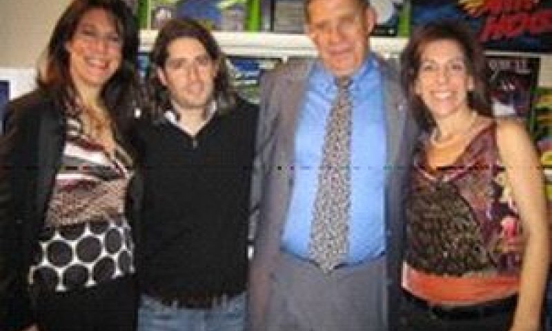 כרמי גילון בביקורו בטורונטו [צילום: שלום טורונטו]