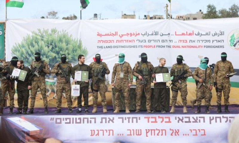 שחרור חטופים בידי חמאס [צילום: עלי חסן, פלאש 90]