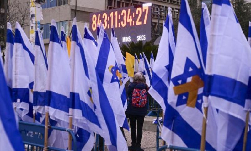 טקס עצירת השעון בכיכר החטופים בתל אביב [צילום: אבשלום ששוני/פלאש 90]