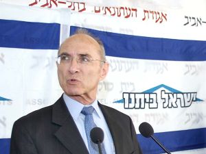 שר התשתיות עוזי לנדאו [צילום: פלאש 90]