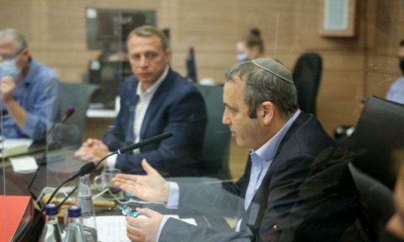 ח"כ קריב ושר התיירות. "פתרונות לפיצויים הולמים" [צילום: נועם מושקוביץ, דוברות הכנסת]