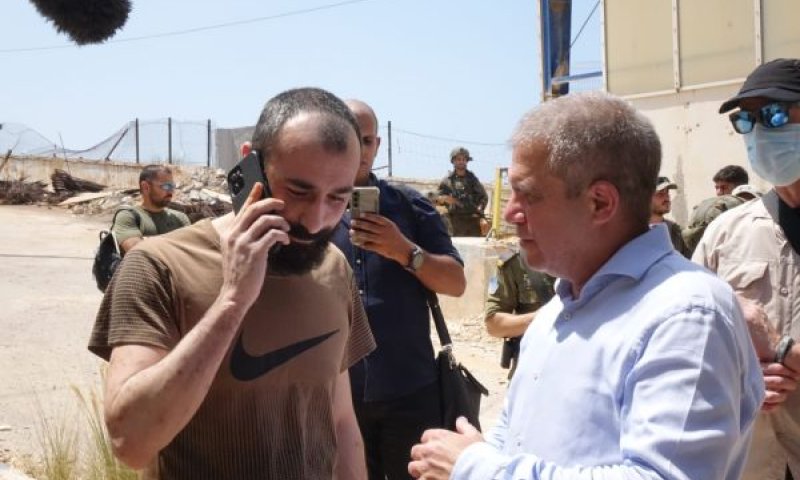 סאלח אבו-חסיין עם גל הירש [צילום: משרד ראש הממשלה]