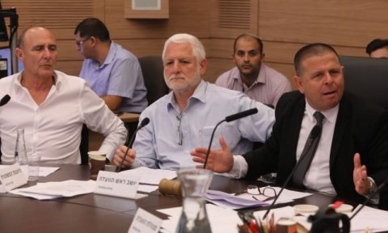 איתן כבל, דן הראל ושחר איילון [צילום: יצחק הררי/דוברות הכנסת]