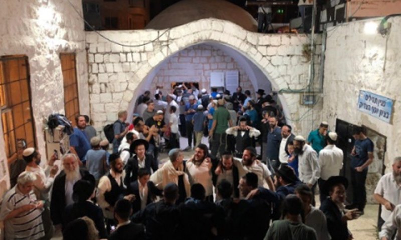 מתחם קבר יוסף, הלילה [צילום: דובר צה"ל]