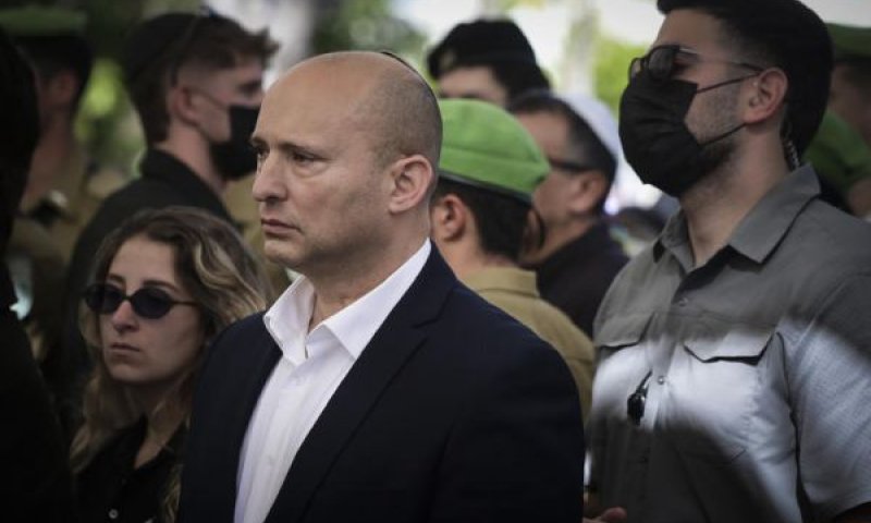 בנט. קורץ שמאלה [צילום: אבשלום ששוני/פלאש 90]