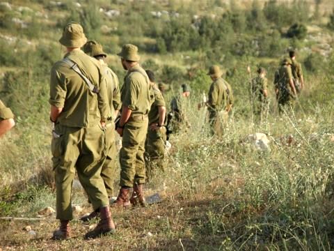 החיילים שמרו על רווחים וסרקו [צילום: עוזי ברק]