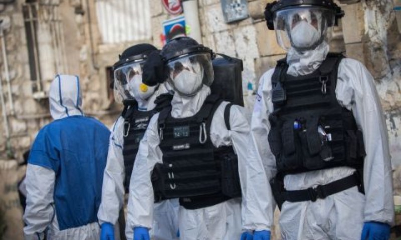 שוטרים בזמן הקורונה [צילום אילוסטרציה: יונתן זינדל, פלאש 90]