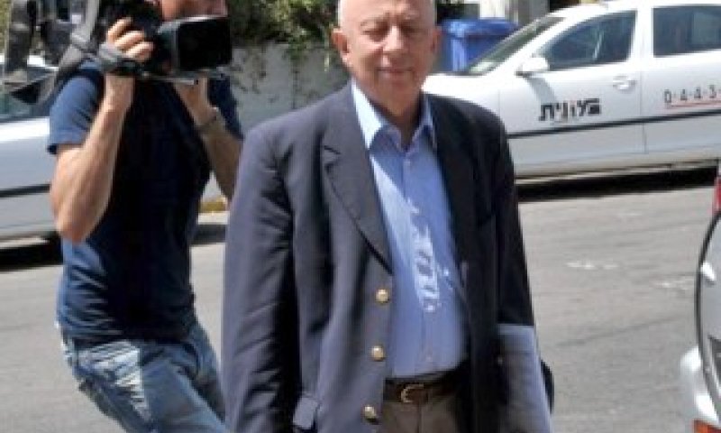 פזנר בהגיעו למשרדי יאח"ה [צילום: יוסי זליגר]