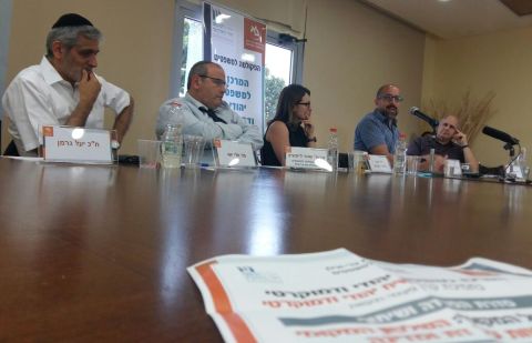 פרופ' ישי בלנק (שני מימין) [צילום: עידן יוסף]