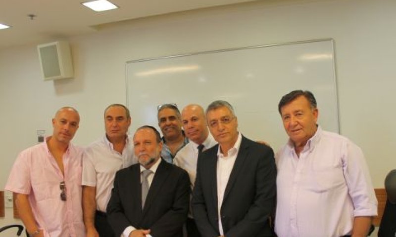 סגן שר האוצר יצחק כהן בטקס החתימה
