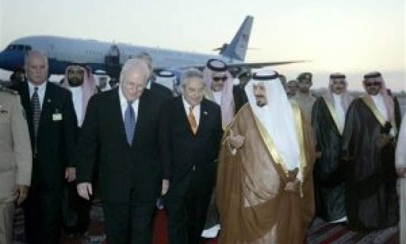 ריצ'ארד צ'ייני בביקור בבסיס טאבוק [צילום: AP]