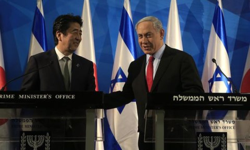 אבה בישראל, ינואר 2015 [צילום: צפריר אביוב, AP]