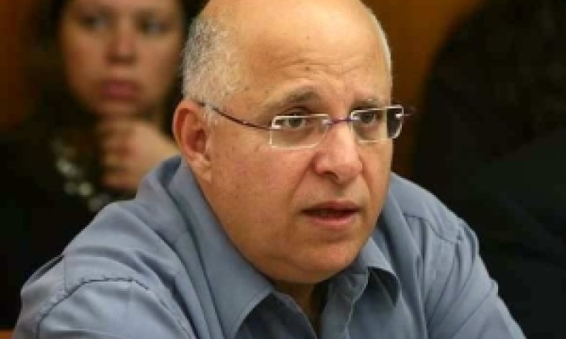יצחקי. נותן ידו לטיוח [צילום: פלאש 90]