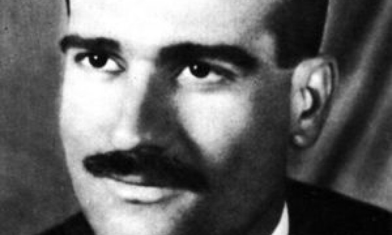 האיש שלנו בדמשק. ''לעיתים אדם נכשל בגלל חברים שהכשילו אותו''