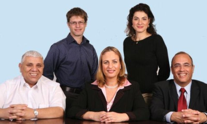 שלמה מאיר (משמאל) וחברי ההנהלה בדי.בי.אם [צילום: די.בי.אם השקעות]