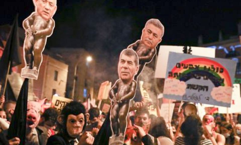 מיצג המחאה בבלפור [צילום: אוליביה פיטוסי/פלאש 90]