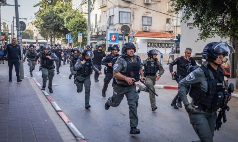 התנגשויות ברחובות בני ברק [צילום: פלאש 90]