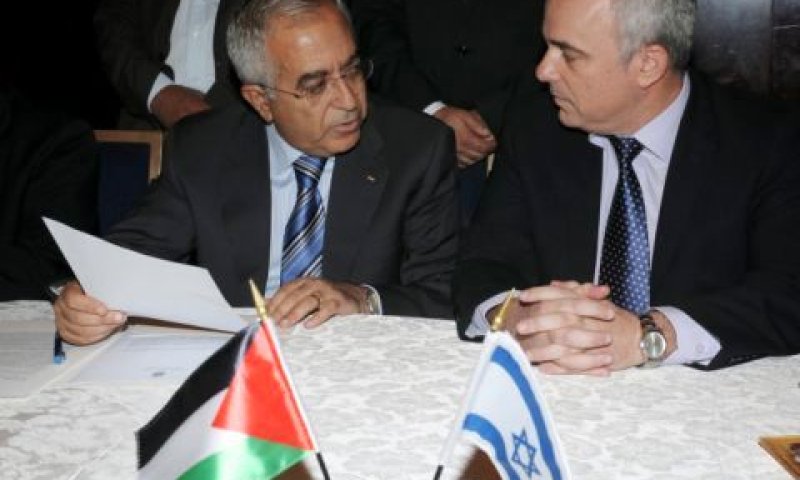 שטייניץ ופיאד. סיוע לכלכלת הרשות [צילום: משה מילנר/לע"מ]