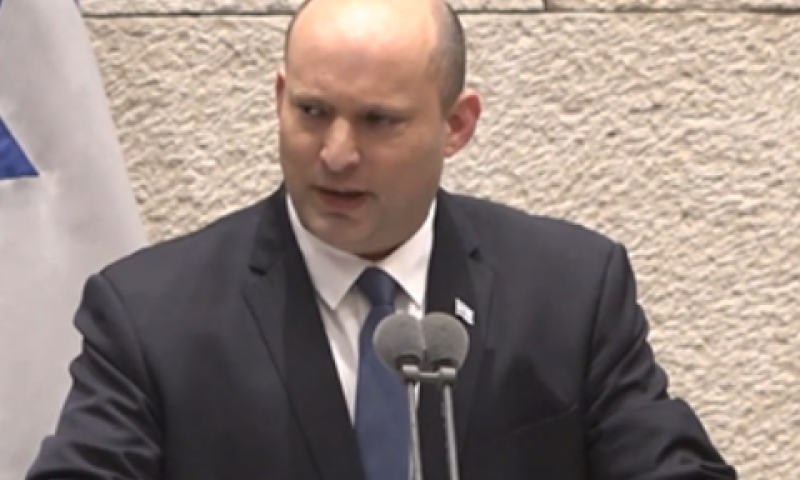 בנט בדיון במליאה. "אפשרנו למכונת הרעל לפעול" [צילום: ערוץ כנסת]