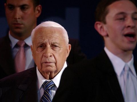 שרון מגיע ל'קולג' ברוך' [AP]