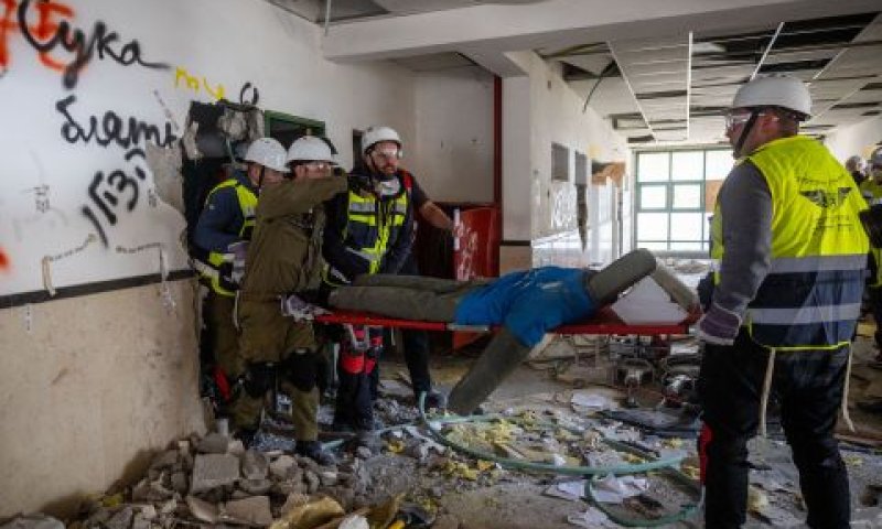 תרגול כוחות חירום לקראת רעידת אדמה [צילום: יונתן זינדל, פלאש 90]