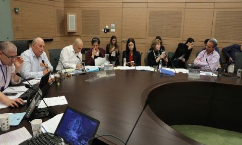 הדיון בוועדת חוקה [צילום: יצחק הררי, דוברות הכנסת]
