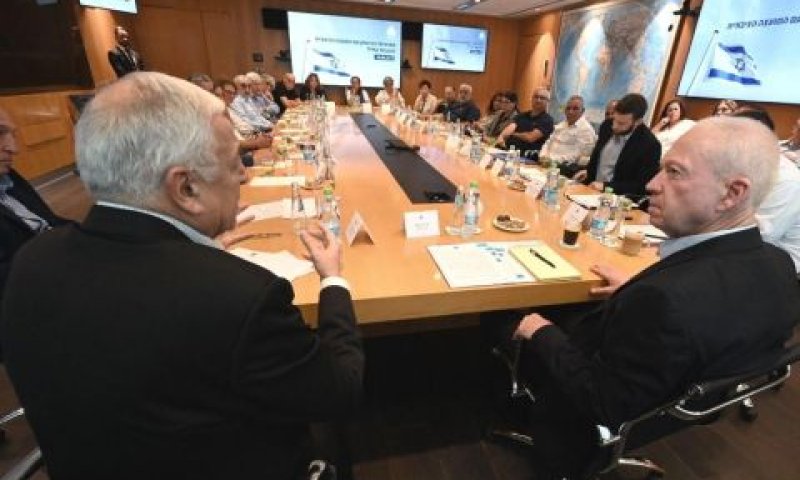 "גם שמעון פרס לא עשה צבא" [צילום: אריאל חרמוני]