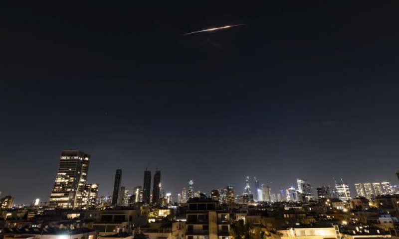 יירוט בשמי תל אביב [צילום: חיים גולדברג/פלאש 90]