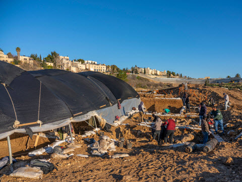חפירת רשות העתיקות במורדות ארנונה [צילום: יניב ברמן, רשות העתיקות]