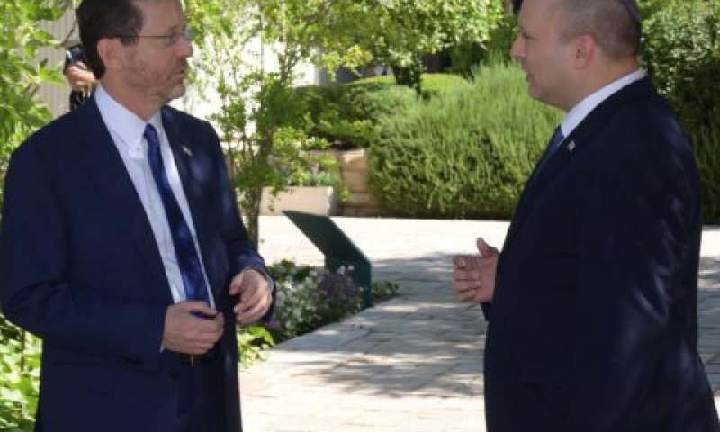 בנט מתארח אצל הרצוג [צילום: עמוס בן גרשום/לע״מ]