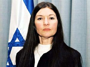 הילה כהן. לא נכחה [בוצ´צ´ו]