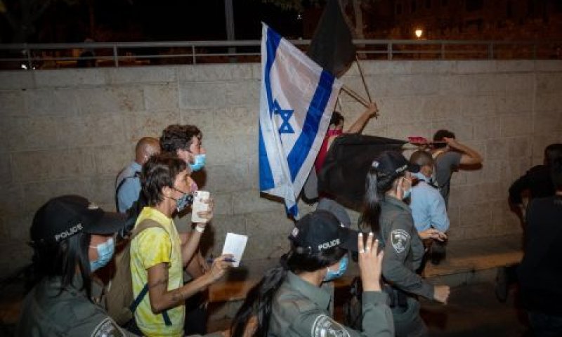 מבקשים למנות סדרנים [צילום: יונתן זינדל, פלאש 90]
