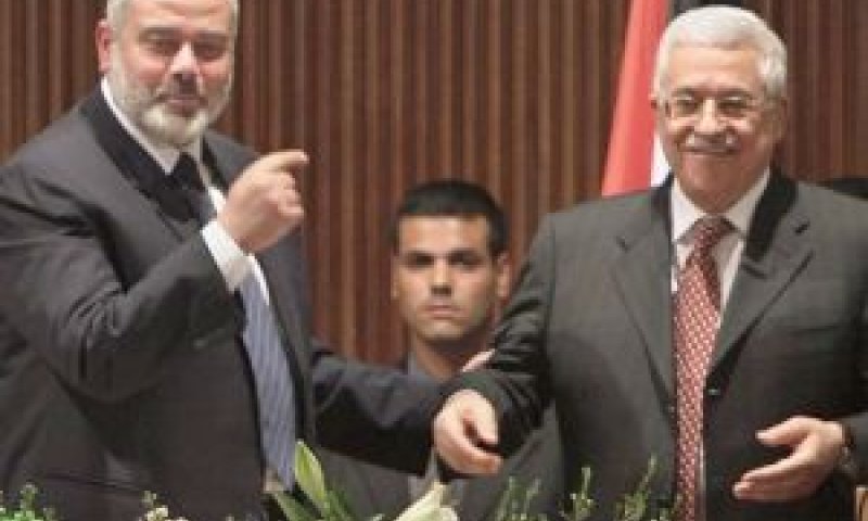 ממשלת האחדות. הנייה ואבו מאזן [צילום: AP]