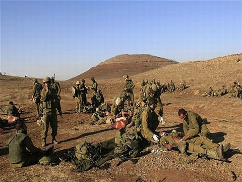 המשך אימון החובשים. "מי יכול להחדיר עירוי?"