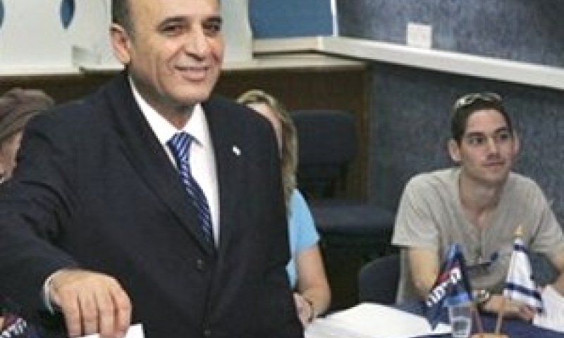 ברכה טלפונית כמהלך פוליטי. מופז [צילום: AP]