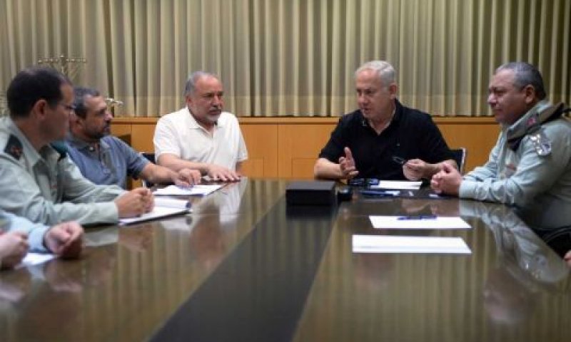 ערב שבת. הערכת מצב בקריה בת"א [צילום: אריאל חרמוני/משרד הביטחון]