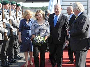 בנימין ושרה נתניהו בגרמניה [צילום: AP]