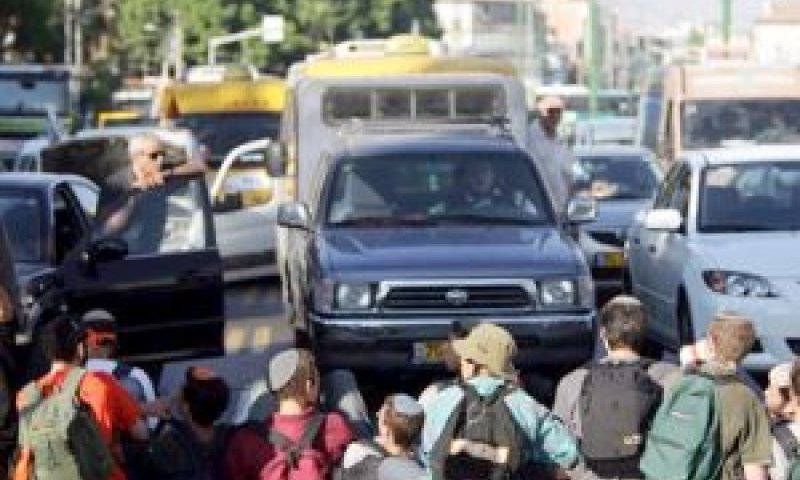 חסימת כבישים במסגרת מבצע "ניסוי כלים" [צילום: AP]