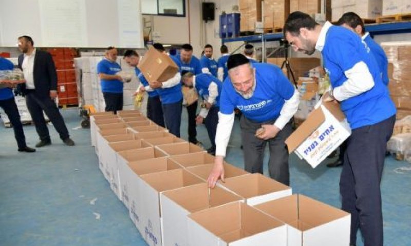 דרעי אורז חבילת מזון [צילום: עמי ארליך]