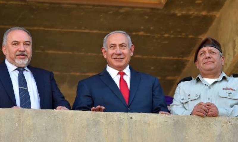 איזנקוט, נתניהו וליברמן [צילום: אריאל חרמוני/משרד הביטחון]
