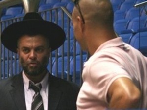 הרב חיים מרצ'לו שהגיע לברך את השחקנים