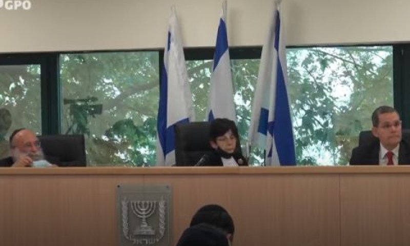 הוועדה בתחילת עבודתה: שלמה ינאי, מרים נאור ומרדכי קרליץ [צילום: לע"מ]