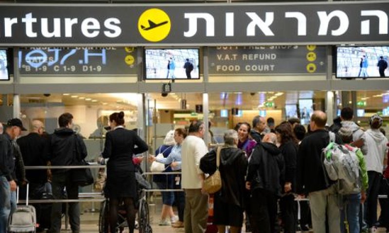 נתב"ג. קהל שבוי [צילום: פלאש 90]