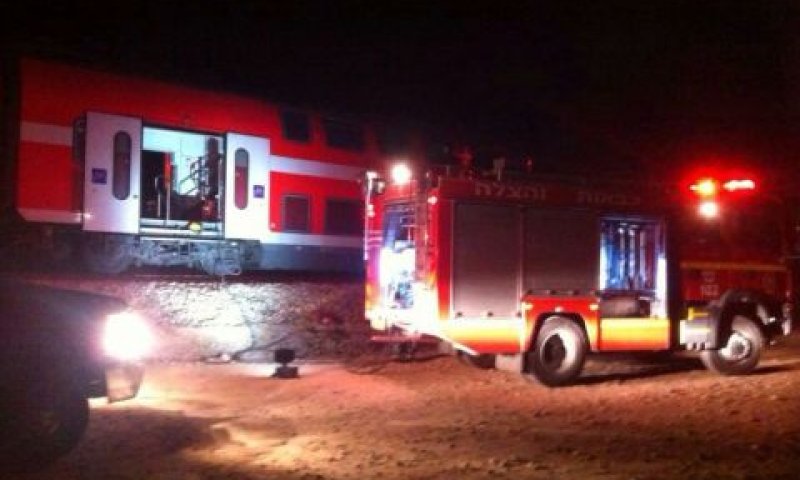 דליקה בקרון רכבת ליד באר שבע [צילום: דובר כבאות דרום]