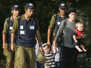 מפנים את המשפחות